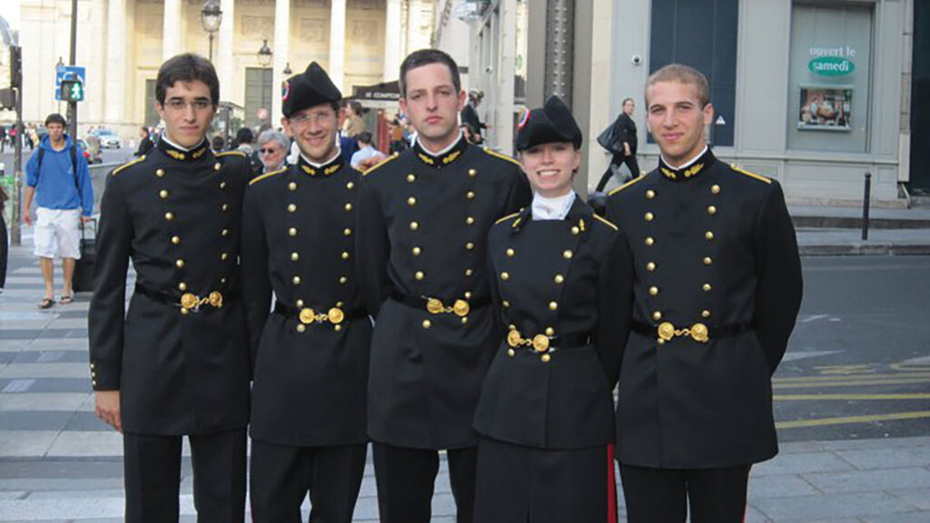 Remise des bicornes aux jeunes promos (2010).