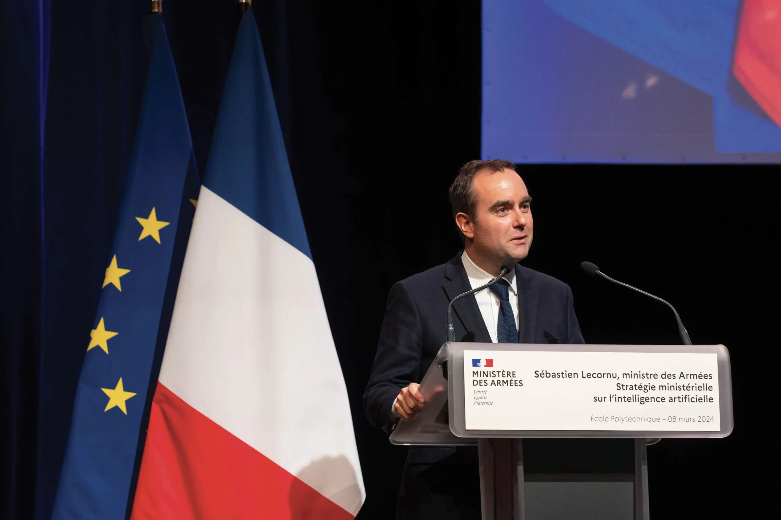 En visite à l’X le 8 mars 2024, le ministre des Armées, Sébastien Lecornu, a annoncé la création d’une nouvelle agence ministérielle pour l’intelligence artificielle de Défense.