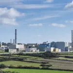 Vue de l’usine de traitement des combustibles usés, Orano, établissement de la Hague dans la Manche.