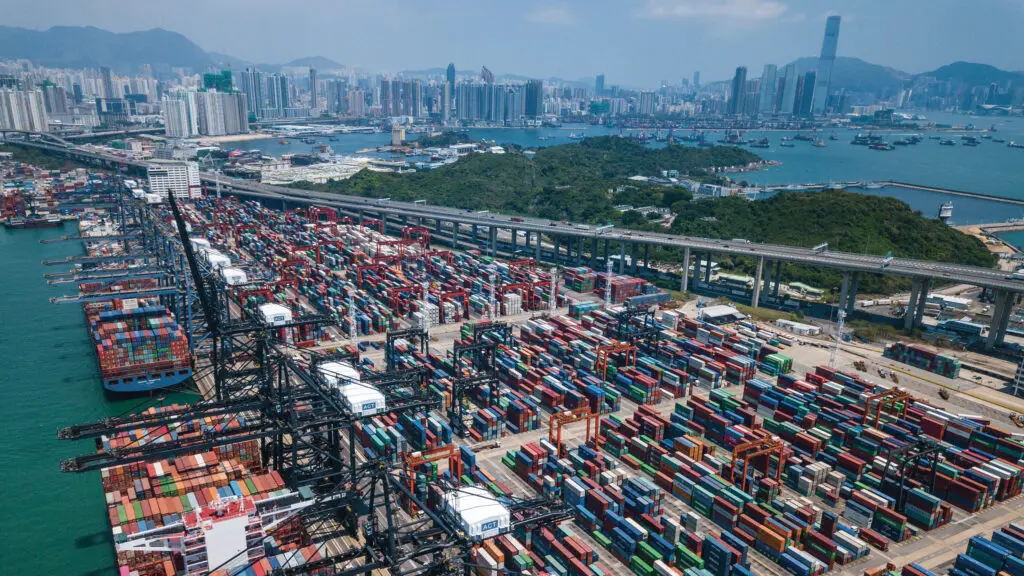 Vue aérienne des terminaux à conteneurs de Kwai Tsing à Hong Kong.