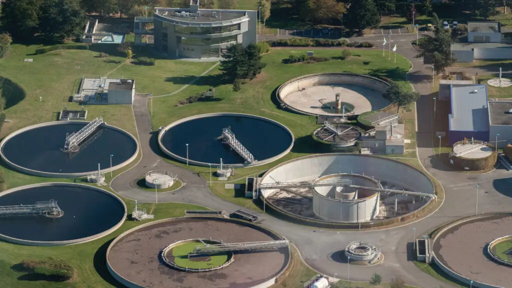 Usine de traitement des eaux aux Mureaux dans les Yvelines.