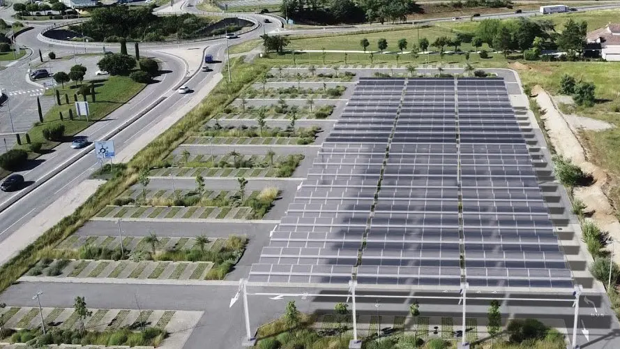 Parking recouvert de panneaaux photovoltaïques : l'un des projets d'énergies renouvelables de POMA