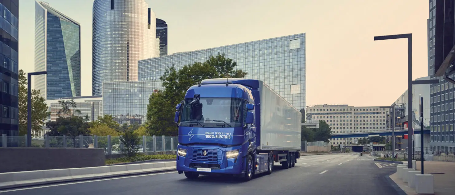 Renault Trucks, filiale du groupe Volvo, s'engage pour la décarbonation des camions et la transition vers l'électrique.