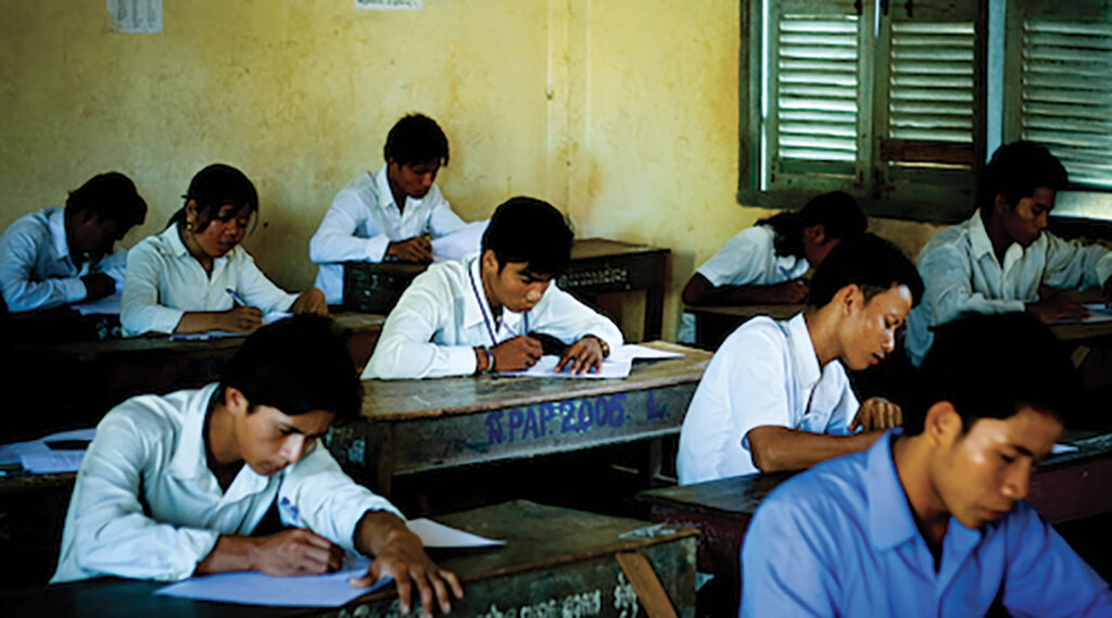 L’examen de sélection pour la formation de Passerelles numériques, Cambodge (2008).