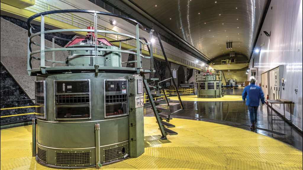 Centrale hydroélectrique de Serre-Ponçon, Hautes-Alpes.