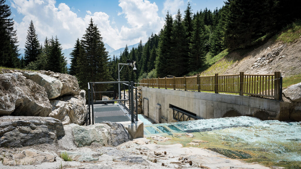 Prise d’eau de la centrale hydroélectrique de Bozel (Savoie). © Bruno Lavit